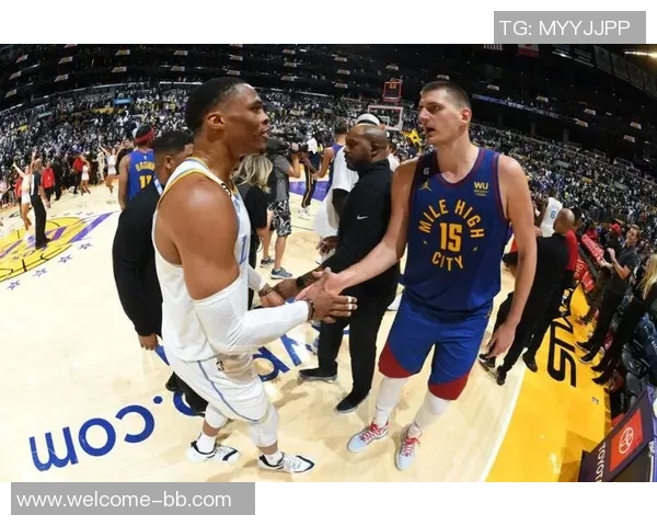 约基奇两节半完成生涯第180个三双距离大O仅差一场威少则遥远27个三双