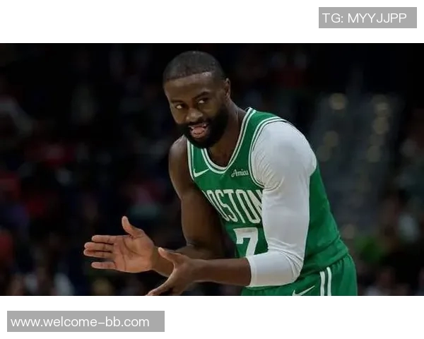 凯尔特人半场领先活塞杰伦布朗表现出色康宁汉姆努力追分