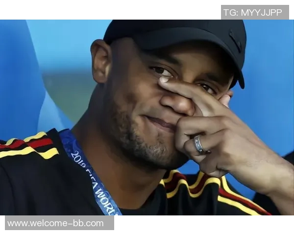 法尔克透露孔帕尼对17岁边锋麦克的高度认可或将外租锻炼提升出场机会