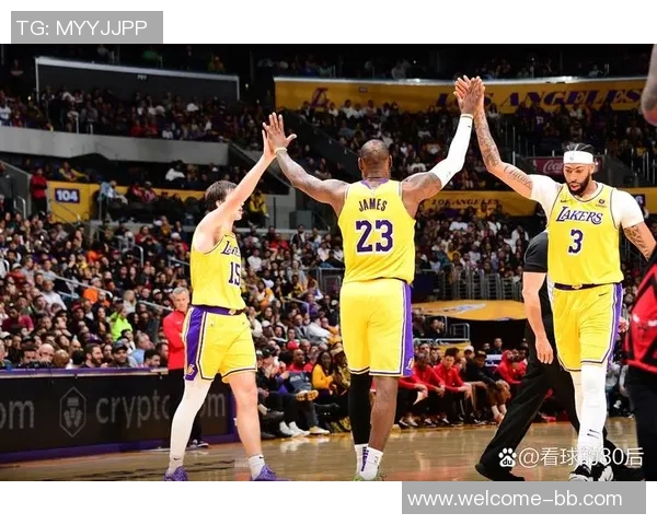 大莫里斯回顾湖人20年冠军历程强调含金量无论场地依旧闪耀 大莫里斯回顾湖人20年冠军历程强调含金量无论场地依旧闪耀